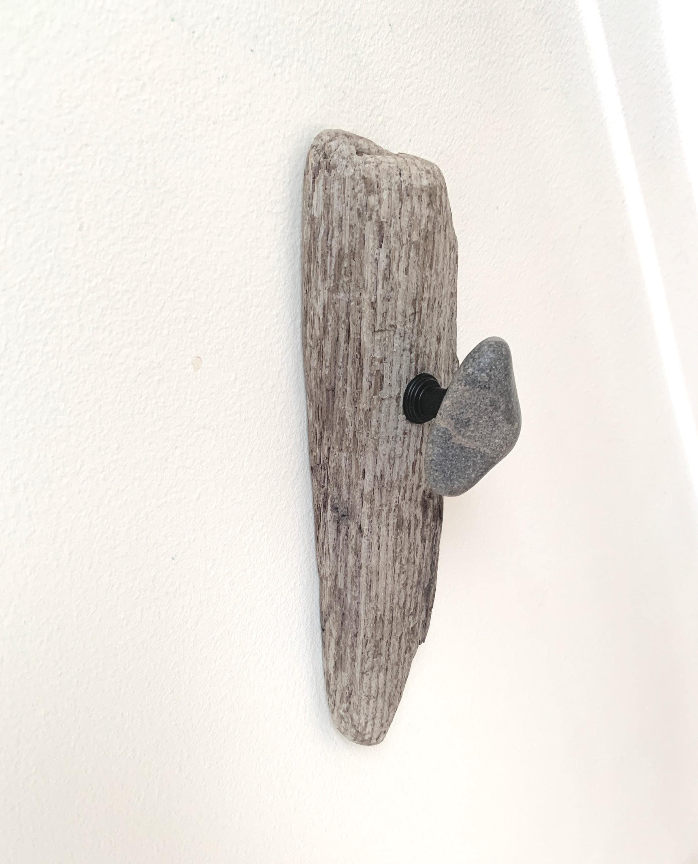 Driftwood Wall Hook with Beach Stone, Rustic Towel Hook, Coastal Bathroom Decor