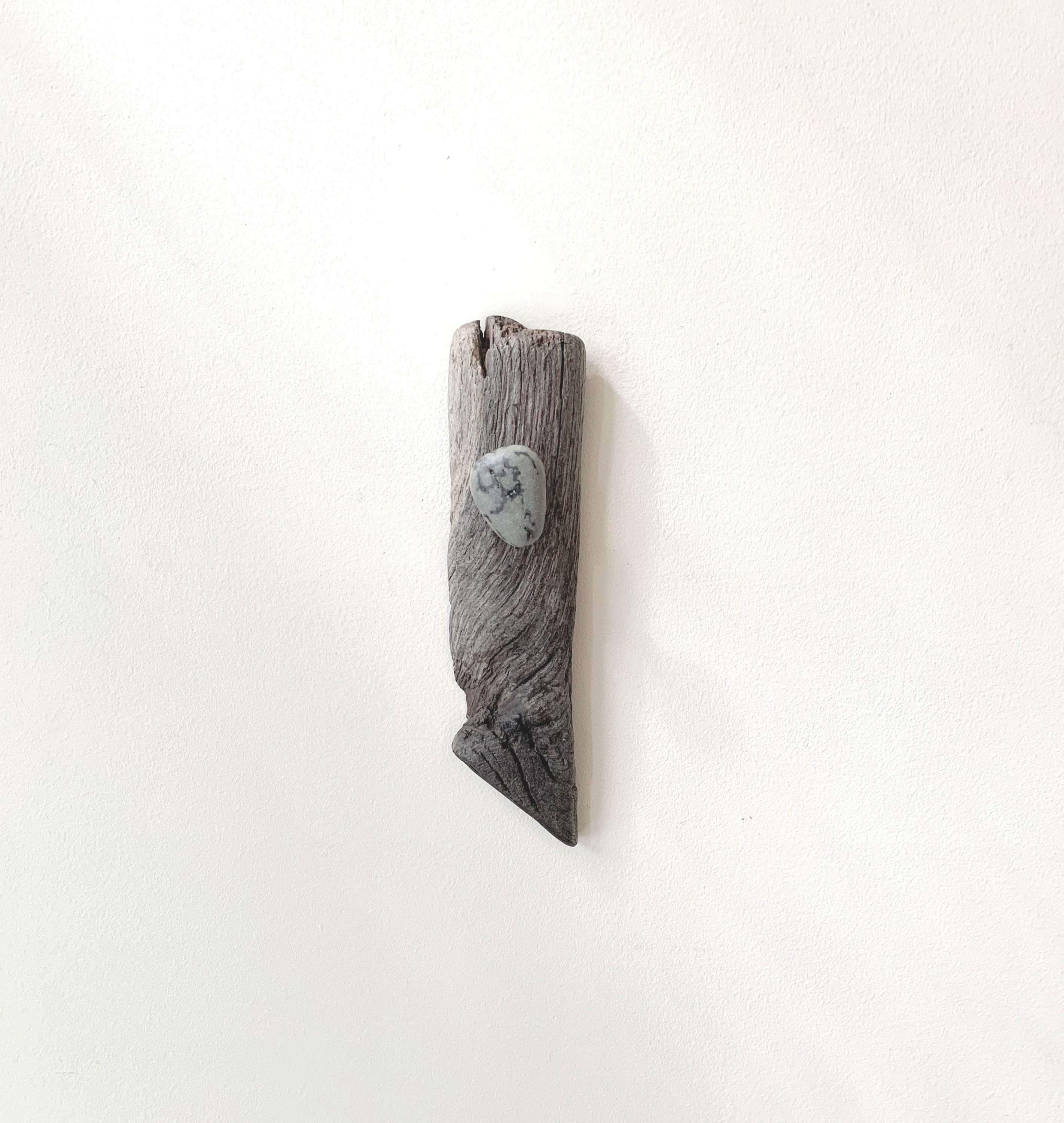 Dark Driftwood Wall Hook with Beach Stone, Rustic Towel Hook, Coastal Bathroom Decor