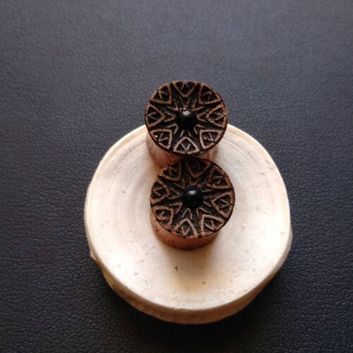Star Ear Plugs Carved in Tek Wood with Onyx Stone- 10mm- 00ga- Stretched Ears- Body Modification- Organic Jewelry- Ear Expanders- Geometric