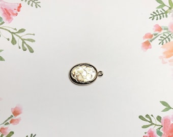 Vintage Gold Floral Medaillon