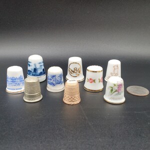 Vintage 10 Thimble Collection With Wooden Display Case, 7 3/4 Tall, Ceramic  Thimbles, Woodland Animals, Flowers, Hanging Display Case, Gift 