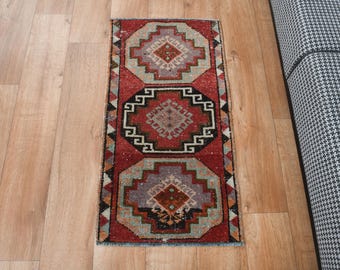 1.6x3.1 ft, Turkish vintage rug, Anatolian rug, Handmade wool rug, Boho decor, Natural rug, Red Rug, Entryway Rug, Desk mat, Door mat, Gift
