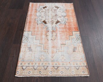 ヴィンテージトルコ製玄関マットラグ：ニュートラルなアンティーク調