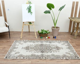4x7 White Handmade Oushak rug, Turkish vintage rug, Shabby chic decor, One-of-a-Kind, Floral rug, 4x7 Area rug, Interior designer, Boho rug