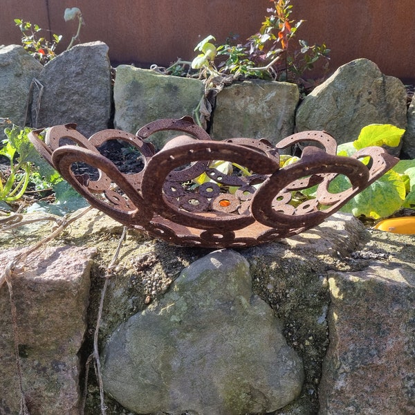 Bowl made from horseshoe plant bowl