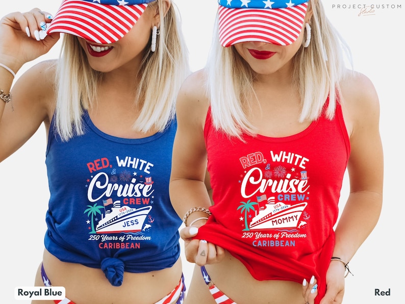 Puede incluir: Camisetas sin mangas azul real y roja con el texto "Red, White & Cruise Crew" y un gr&aacute;fico de crucero. La camiseta azul dice "Jess" y la roja dice "Mommy". Ambas dicen "250 Years of Freedom Caribbean".