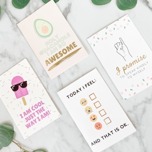Juego de tarjetas de felicitación de cuidado personal para niños: mini tarjetas de amor propio estilo diario para reabrir en días difíciles de salud mental / Incl Writing Prompts + Actividades