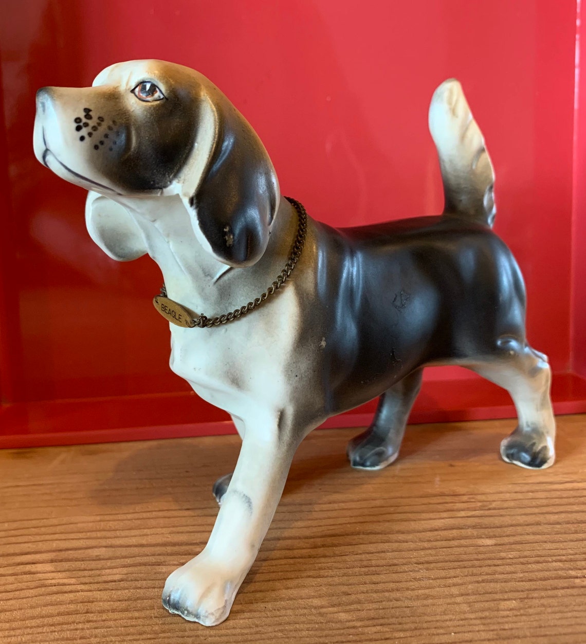 beagle dog figurine