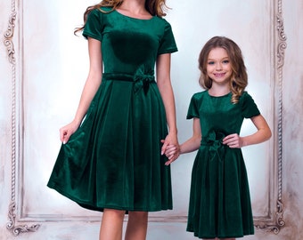 Robes maman et moi en velours vert émeraude, robes mère et fille, robe séance photo pour mère et fille, robes pour filles