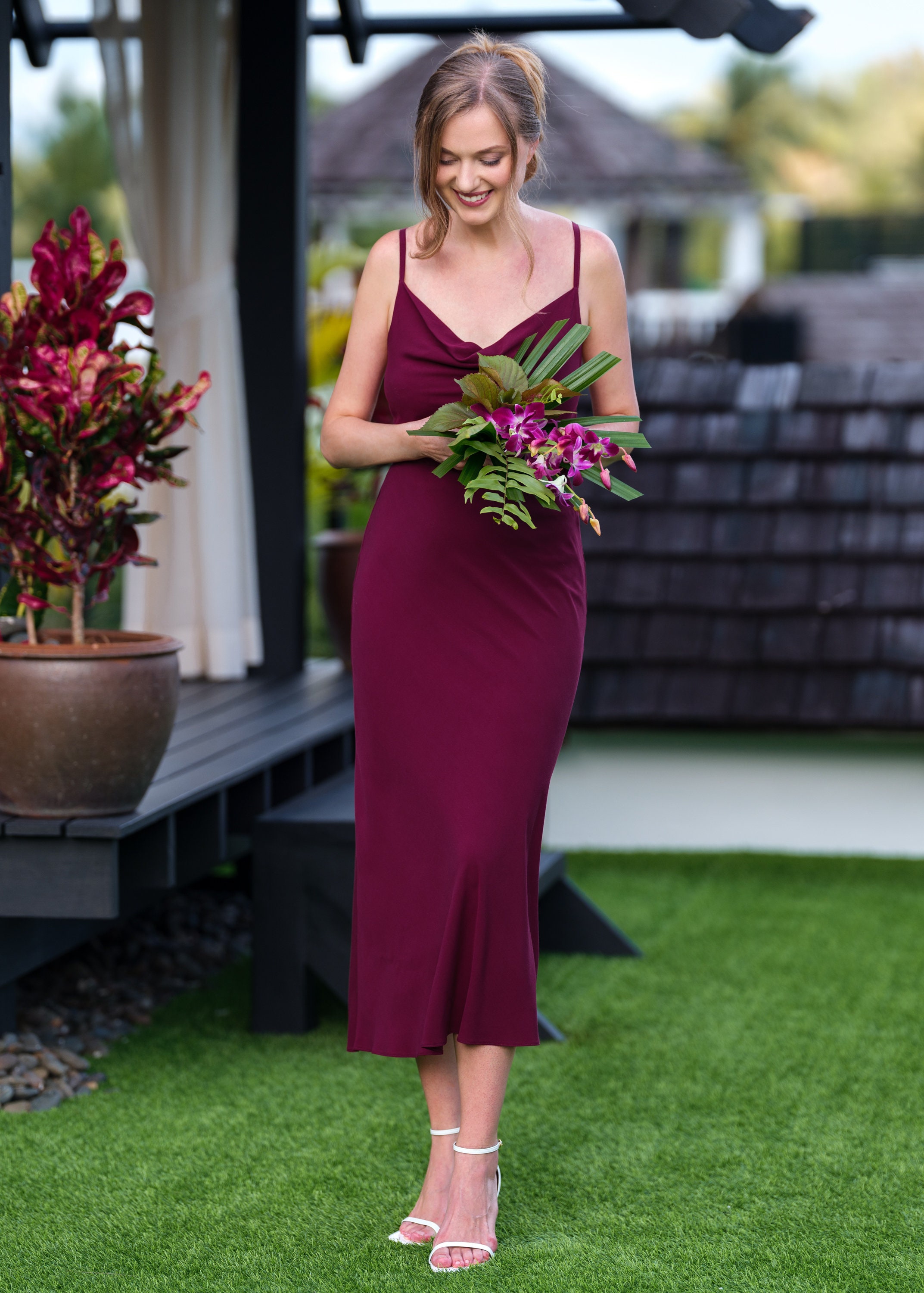 flowers that go with burgundy dresses Burgundy Flowers for your Wedding Palette