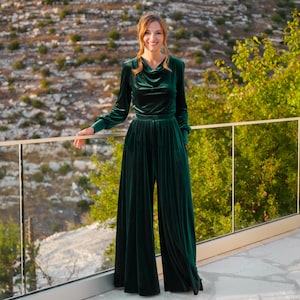 Emerald green velvet jumpsuit, bridesmaid jumpsuit, velvet jumpsuit, bridesmaid dress, wedding guest jumpsuit, evening jumpsuit