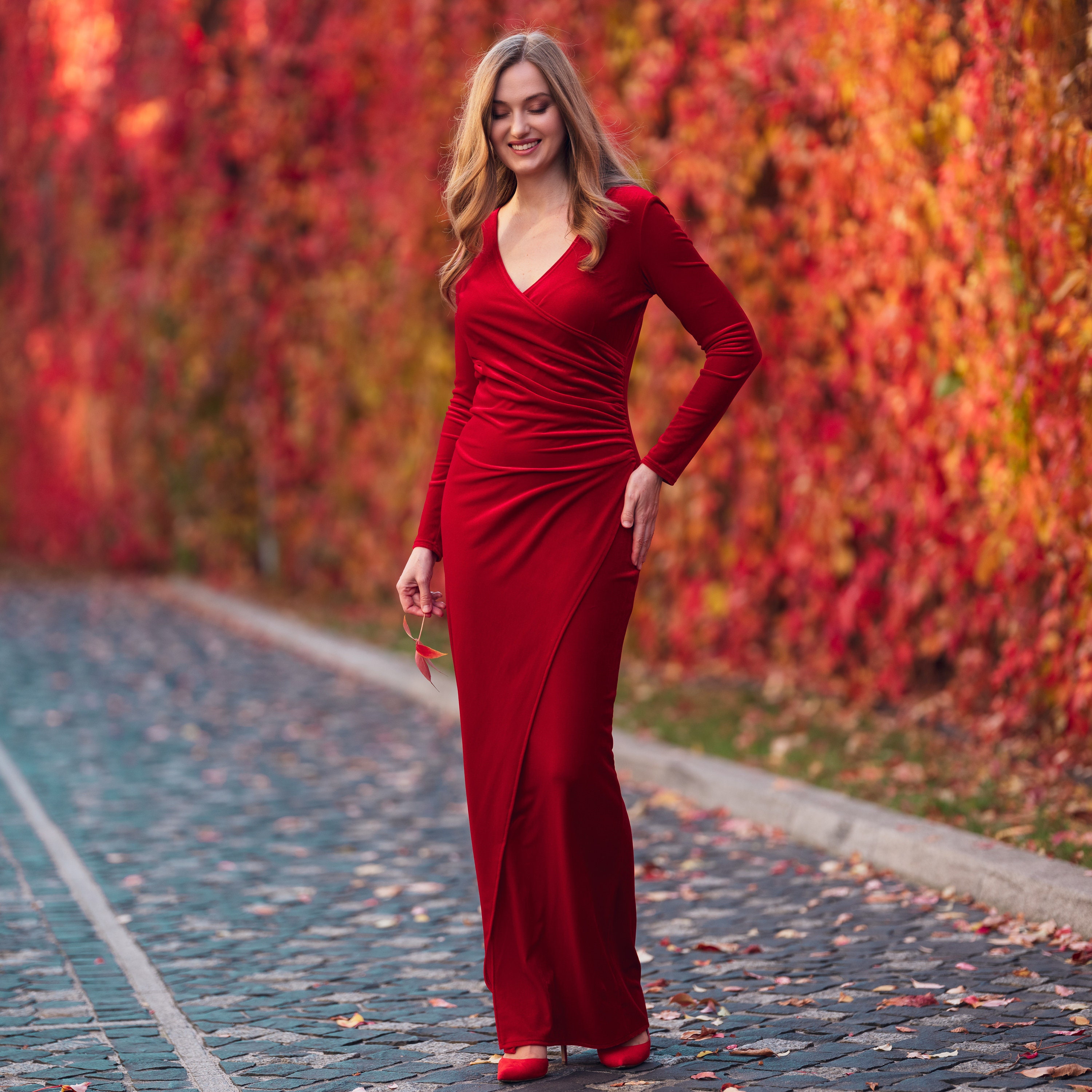 red long holiday dress Velvet With Long Sleeves: Fall and Winter Special Occasion, Christmas, Plus Size size_XX Large