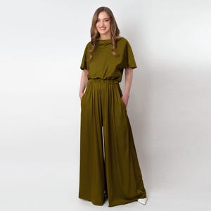 Olijfkleurige zijden jumpsuit, zijden jumpsuit, bruidsmeisjesjumpsuit, bruidsmeisjesjurk, jumpsuit bruiloftsgast, avondjurk, cocktailpartyjurk