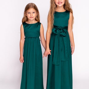 Robe infinie vert foncé, robe infinie en soie, robe de demoiselle d'honneur, robe de demoiselle d'honneur, robes mère et fille image 8