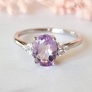 Lavender Amethyst Ring Sterling Silver Three Stone Engagement & Promise Ring, Classic Setting Gemstone Statement Ring, Anniversary, Birthday Gift For Her, Mum, Girlfriend, Wife, Fiance Christmas Gift, Purple gem, Minimalist, Victorian, Oval Cut Ring