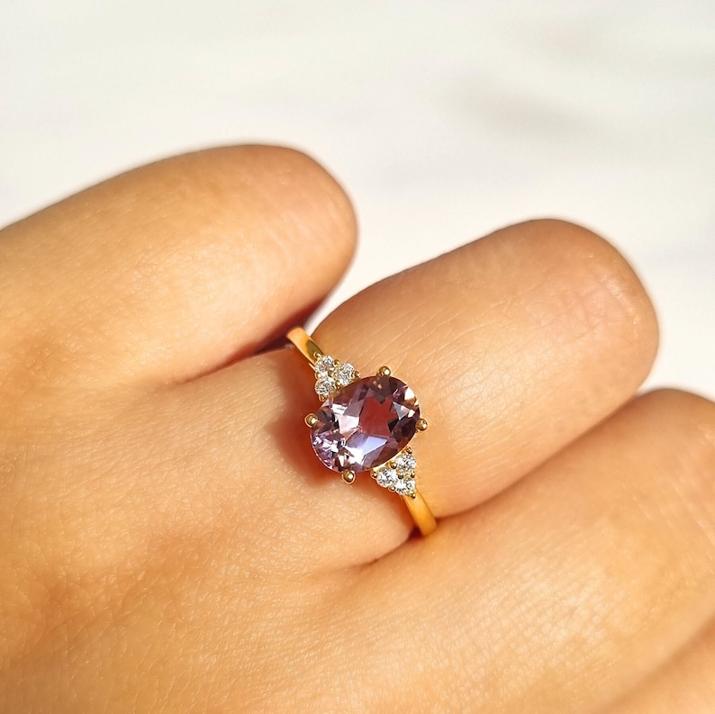 Lavender Amethyst Ring 18k Gold Vermeil Three Stone Engagement & Promise Ring, Classic Setting Gemstone Statement Ring, Anniversary, Birthday Gift For Her, Mum, Girlfriend, Wife, Fiance Christmas Gift, Purple gem, Minimalist, Victorian, Oval Cut Ring