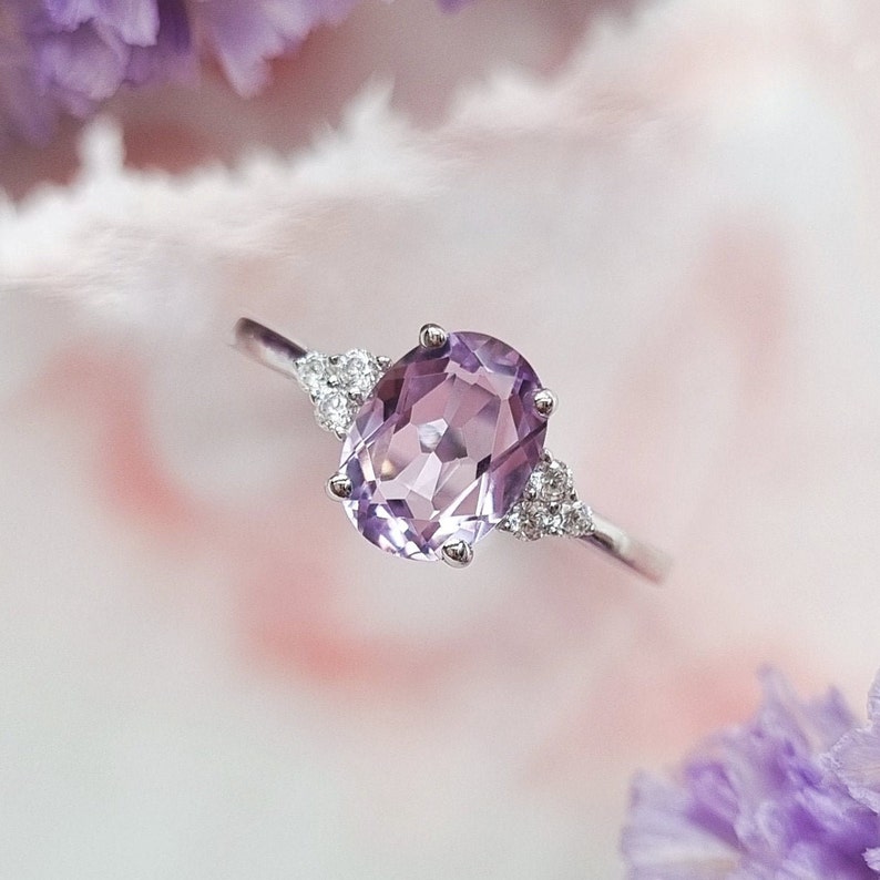 Lavender Amethyst Ring Sterling Silver Three Stone Engagement & Promise Ring, Classic Setting Gemstone Statement Ring, Anniversary, Birthday Gift For Her, Mum, Girlfriend, Wife, Fiance Christmas Gift, Purple gem, Minimalist, Victorian, Oval Cut Ring