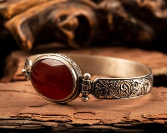 Red Yemeni Aqeeq Silver Bracelet, Silver Handmade Jewelry, 925 Sterling Silver, For Women, Bracelet, Red Yemeni Aqeeq - Agate