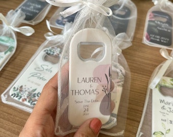 Abridor de botellas de boda a granel con bolsa de organza, favor de fiesta, favores de boda, abridor de botellas magnético, regalos personalizados, bolsa de tul