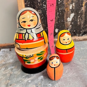 Matryoshka Traditional Vintage Wooden Nesting 3 Doll Set