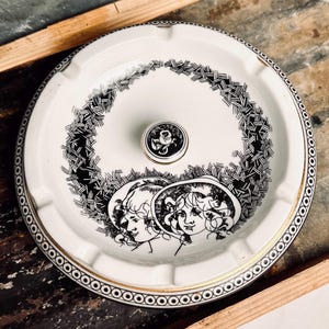 Beautiful HOLLOHAZA Hungary porcelain ashtray Surreal Portraits 6.5”