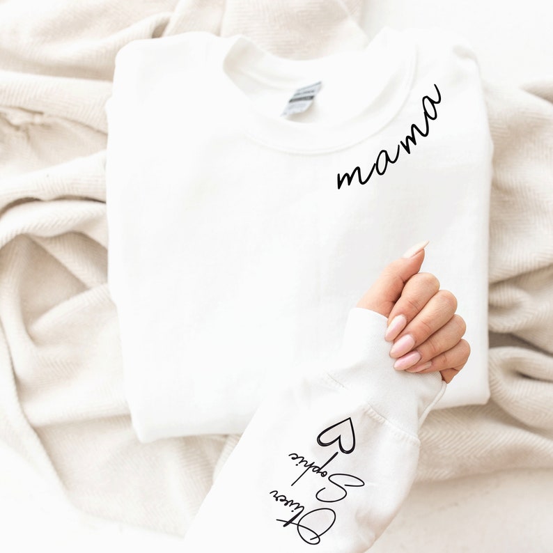 Custom Mama Sweatshirt with Kid Name on Sleeve, Personalized Mum Sweatshirt, Minimalist Mummy jumper, Christmas Gift for Mum, Gift for Her White