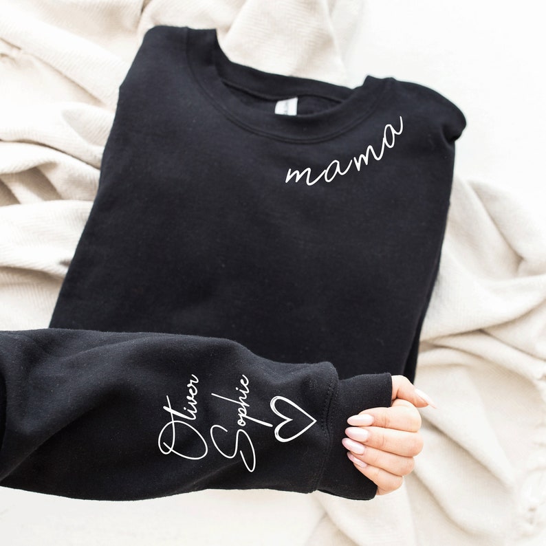 Custom Mama Sweatshirt with Kid Name on Sleeve, Personalized Mum Sweatshirt, Minimalist Mummy jumper, Christmas Gift for Mum, Gift for Her Black
