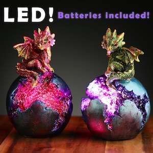 Figura de dragón bebé con forma de huevo de geoda y luz LED