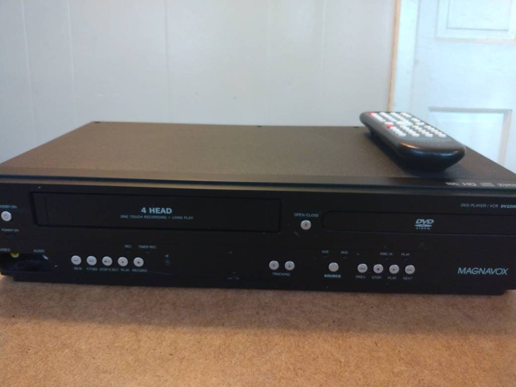 Magnavox - Reproductor de DVD y VCR. DV220MW9