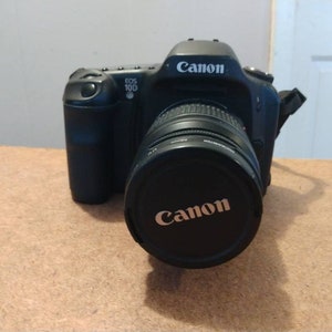 Canon EOS 10D Camera With Lens image 1