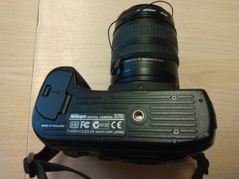 Nikon D70 Digital Camera With Lens image 5