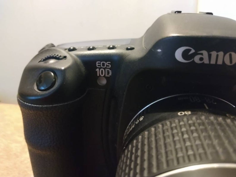 Canon EOS 10D Camera With Lens image 3