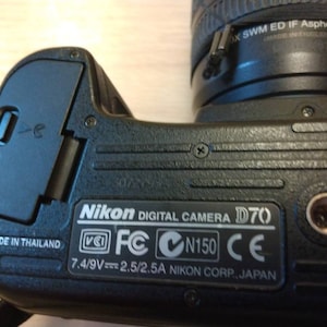 Nikon D70 Digital Camera With Lens image 6