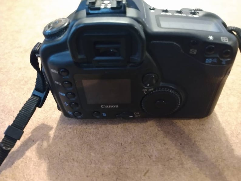 Canon EOS 10D Camera With Lens image 5