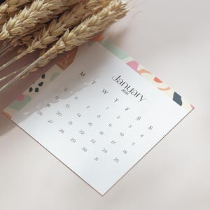 Calendário 2026 para impressão em mini cartões 4x4 | 3x3 | 2x2 Calendário de início de domingo e segunda-feira com padrão abstrato colorido e cartões de planejamento de diário em PDF