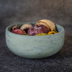 Emerald Green Concrete Bowl, Minimalist Handmade Home Decor, Modern Fruit Bowl, Centerpiece for Dining Table or Kitchen Counter, Japandi Pot