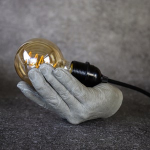 Schreibtischlampe, Akzentlampe, Betonlampe, Creepy Lampe, Thing Addams Hand, Edison Lampe, Industrielampe, Tischlampe Vintage, Cyberpunk Lampe Bild 5