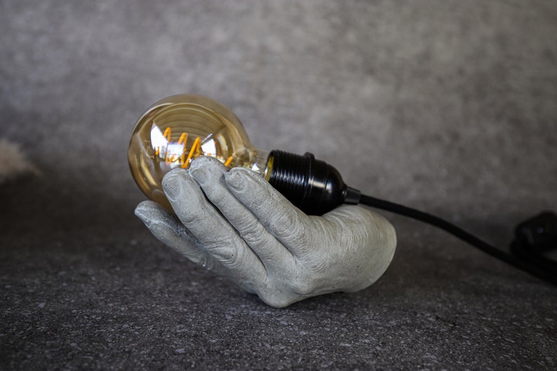 Schreibtischlampe, Akzentlampe, Betonlampe, Creepy Lampe, Thing Addams Hand, Edison Lampe, Industrielampe, Tischlampe Vintage, Cyberpunk Lampe Bild 5