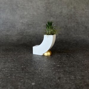 Minimalist Concrete Air Plant Holder, Decorative Tillandsia Stand, Modern Home Decor Planter, Geometric Air Plant Display, Urban Jungle Look