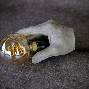 Schreibtischlampe, Akzentlampe, Betonlampe, Creepy Lampe, Thing Addams Hand, Edison Lampe, Industrielampe, Tischlampe Vintage, Cyberpunk Lampe Bild 9