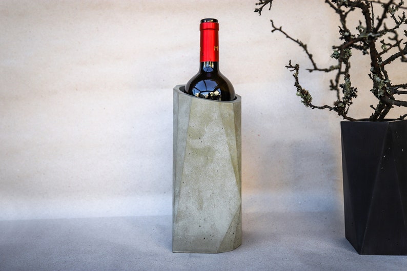 Concrete Wine Cooler, Elegant Geometric Wine Bottle Chiller, Unique Artisan Wine Accessories, Sophisticated Wine Centerpice, 画像 1