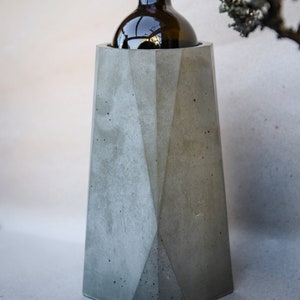 Concrete Wine Cooler, Elegant Geometric Wine Bottle Chiller, Unique Artisan Wine Accessories, Sophisticated Wine Centerpice, imagem 9