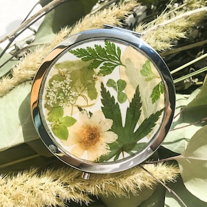 Handmade Pressed Flower Compact Mirror Bridesmaid gift Real Flower Wedding favor Green Leaves Crafts cosmetic Christmas gift