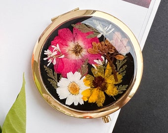 Handmade Pressed Flower Compact Mirror Bridesmaid gift Real Flower Wedding favor Daisy Green Leaves Crafts cosmetic Christmas gift