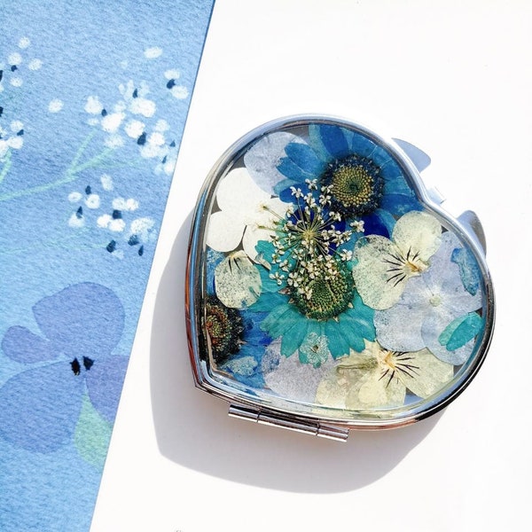 Handmade Pressed Flower Compact Mirror Bridesmaid gift Real Flower Wedding favor Daisy Green Leaves Crafts cosmetic Sea Heart