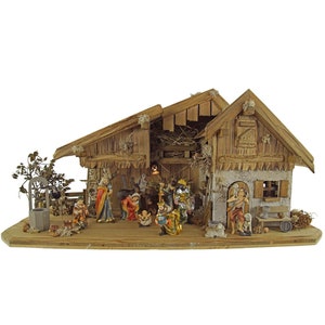 Festive handcrafted Grossglockner Christmas nativity scene incl. 12 pieces. Figure set K 001 Dimensions: 70x30x35cm Figures 11 cm