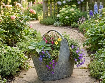 Vintage metalen emmer/plantenbak, klein, in rustieke landelijke stijl – veelzijdig en decoratief.