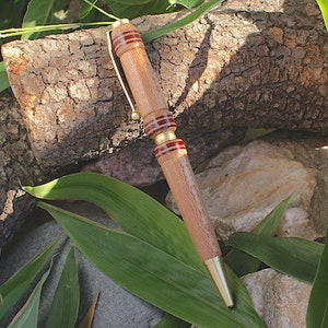 Stylo artisanal en platane et padouk, pièce unique