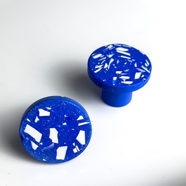 Jesmonite furniture knob, royal blue terrazzo white