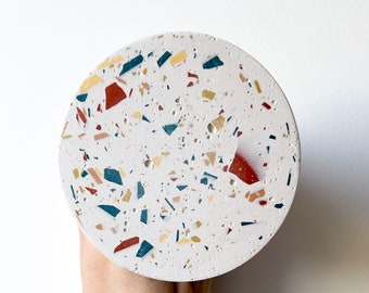 Wall hook in eco-responsible resin, white color with multicolored terrazzo effect